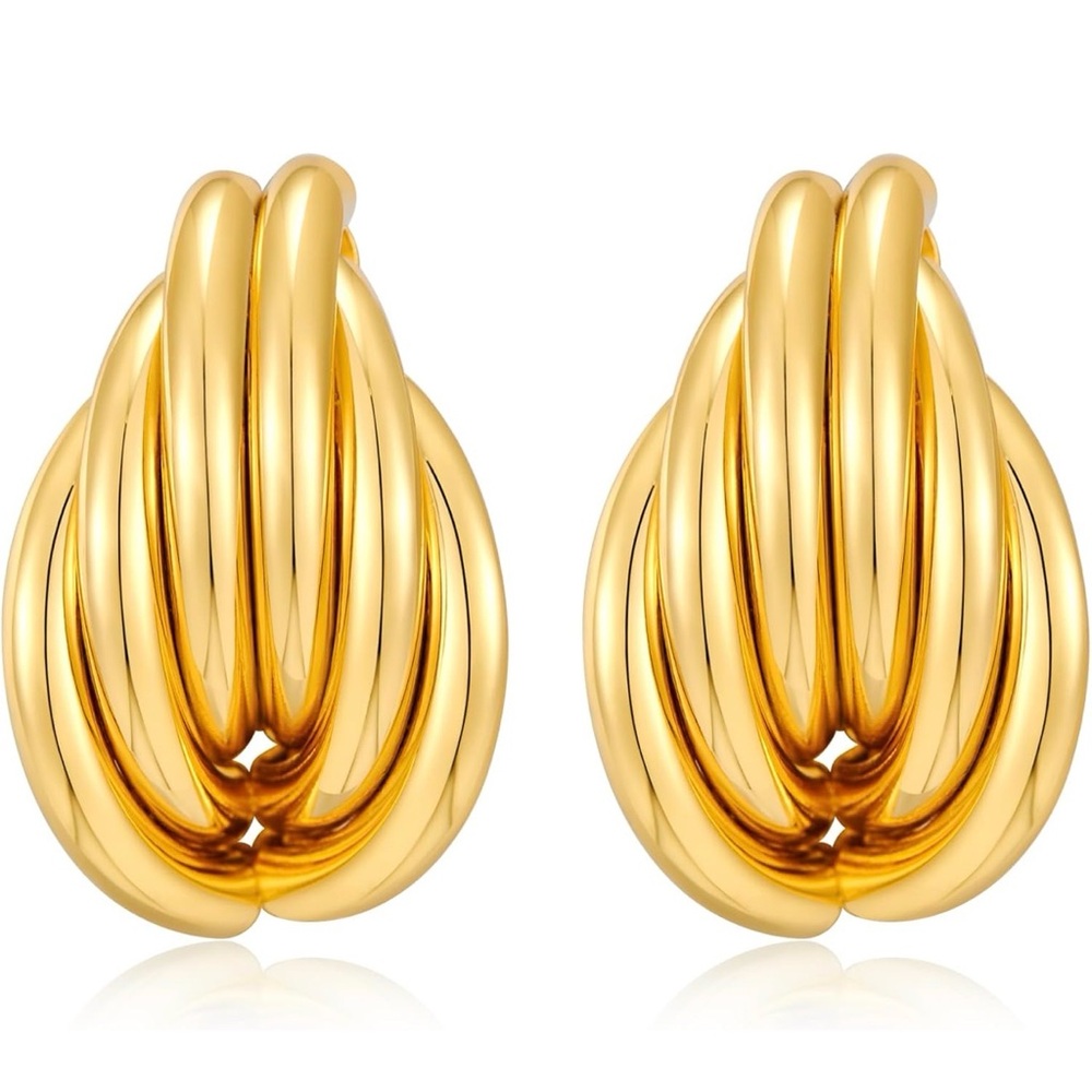 Elegant Gold Hoop Earrings